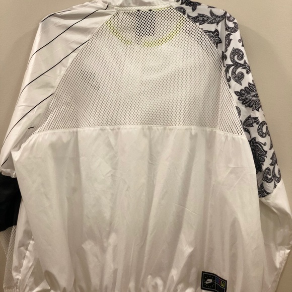 Nike Windbreaker - Picture 3 of 8